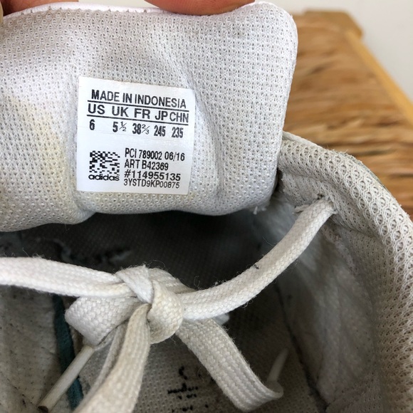 Adidas Superstar Sneakers Sz 6 - Picture 10 of 13